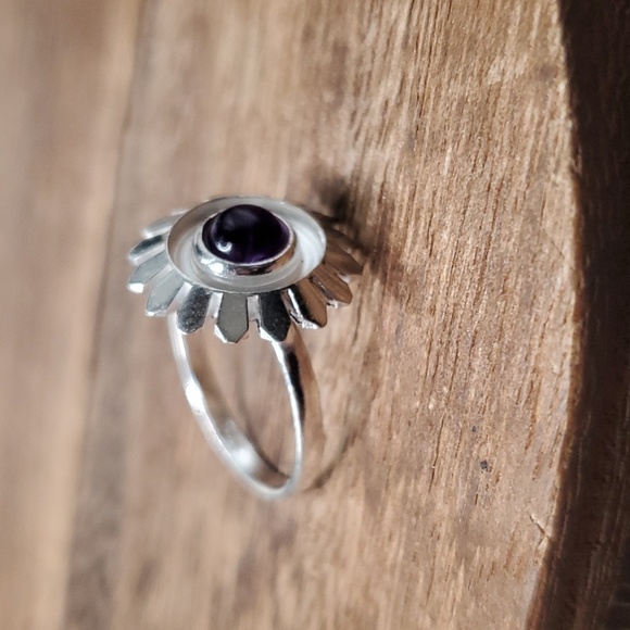 Size 7 R220 amythest  Sunray ring sterling silver 925 - Picture 2 of 3